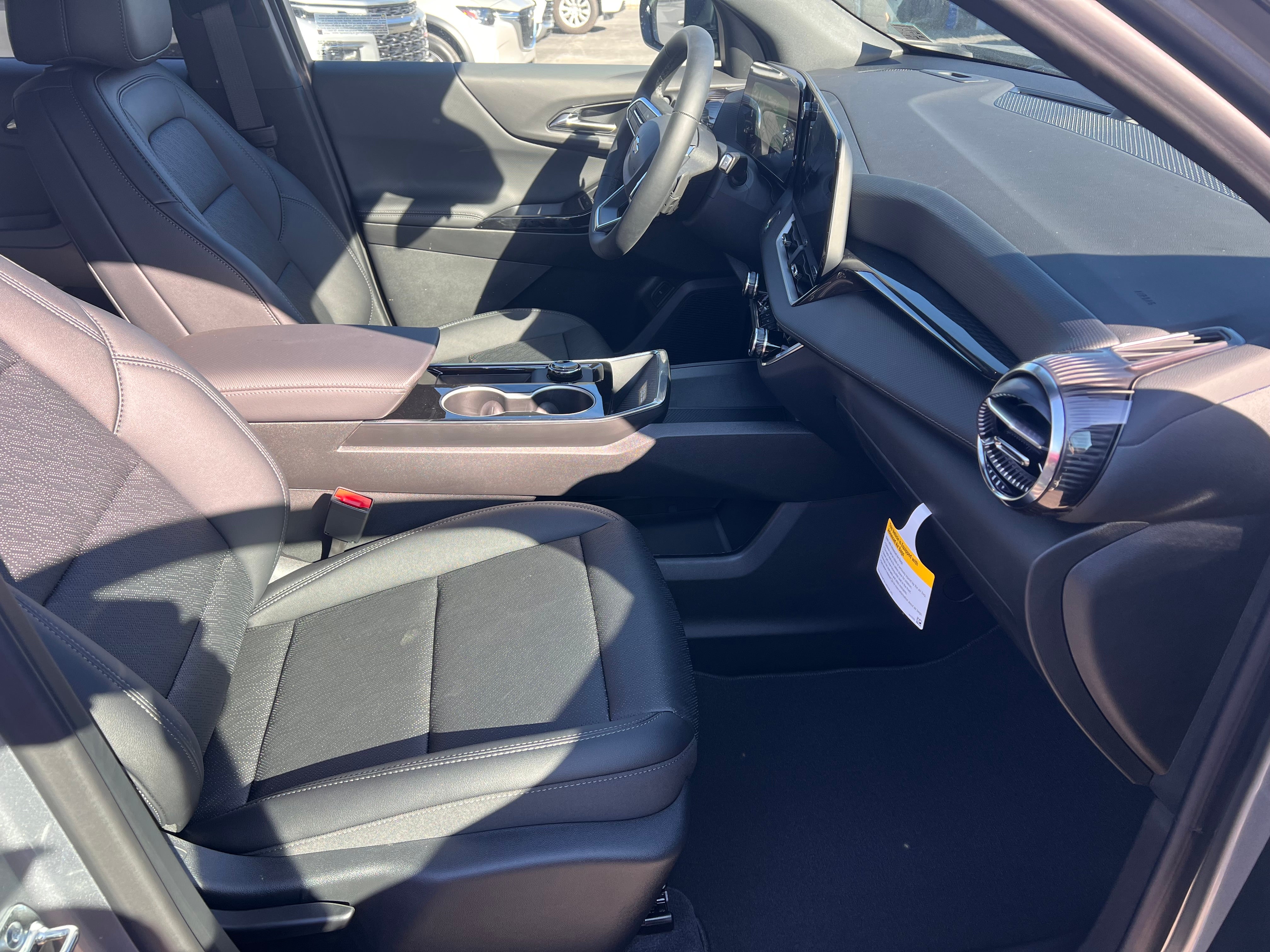 2027 Chevrolet Equinox LT - Photo 11