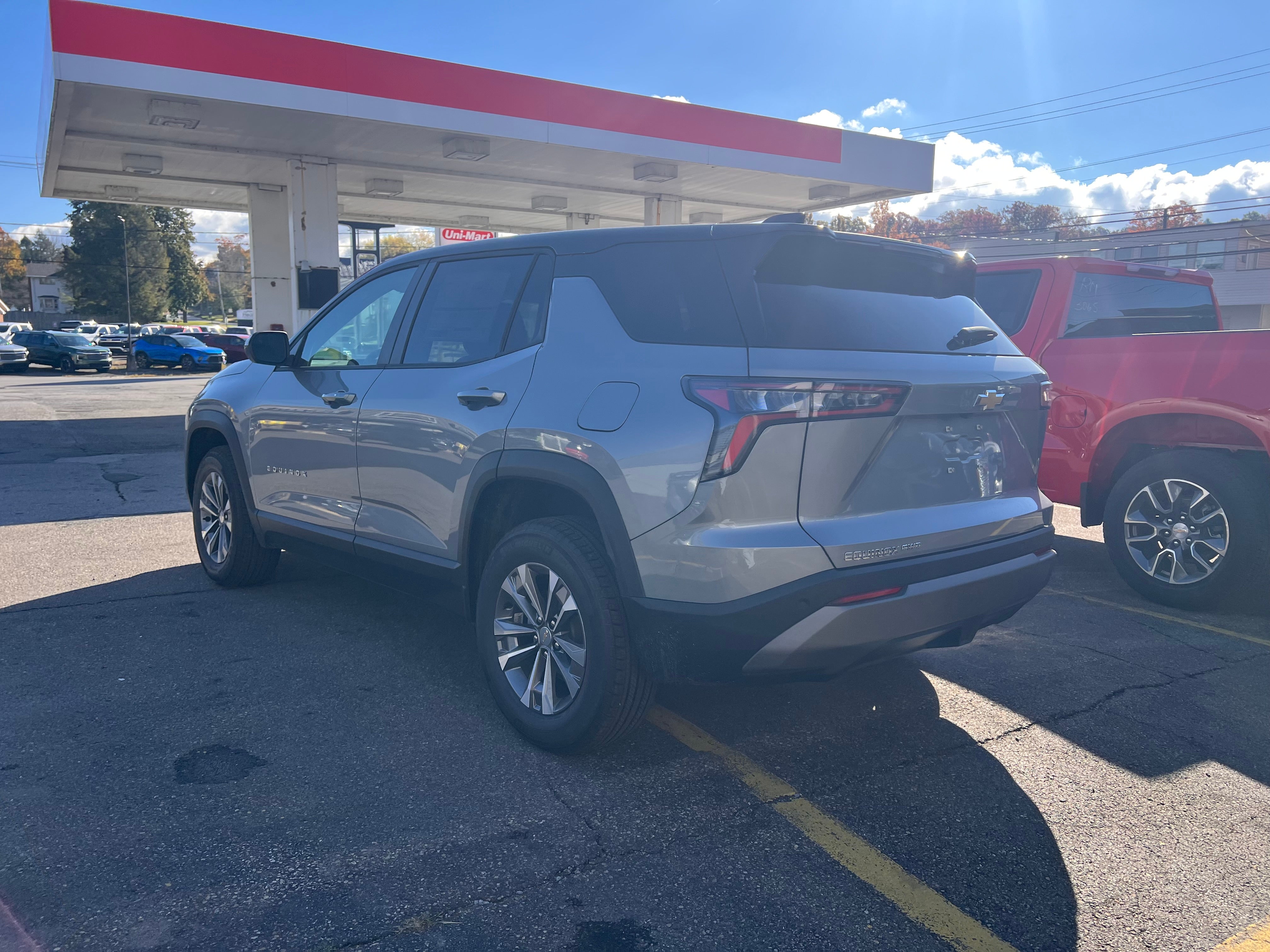 2027 Chevrolet Equinox LT - Photo 6