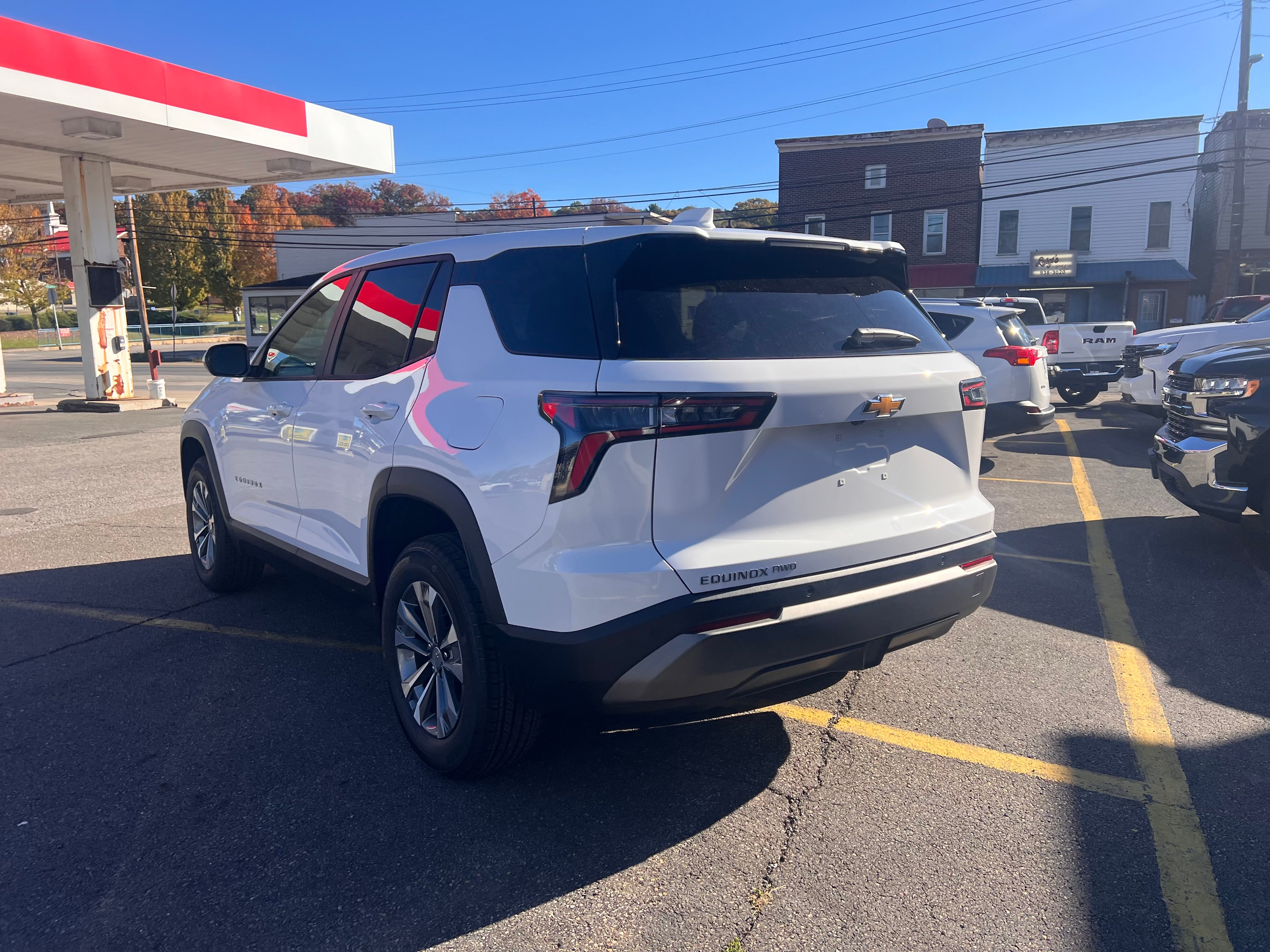 2027 Chevrolet Equinox LT - Photo 10