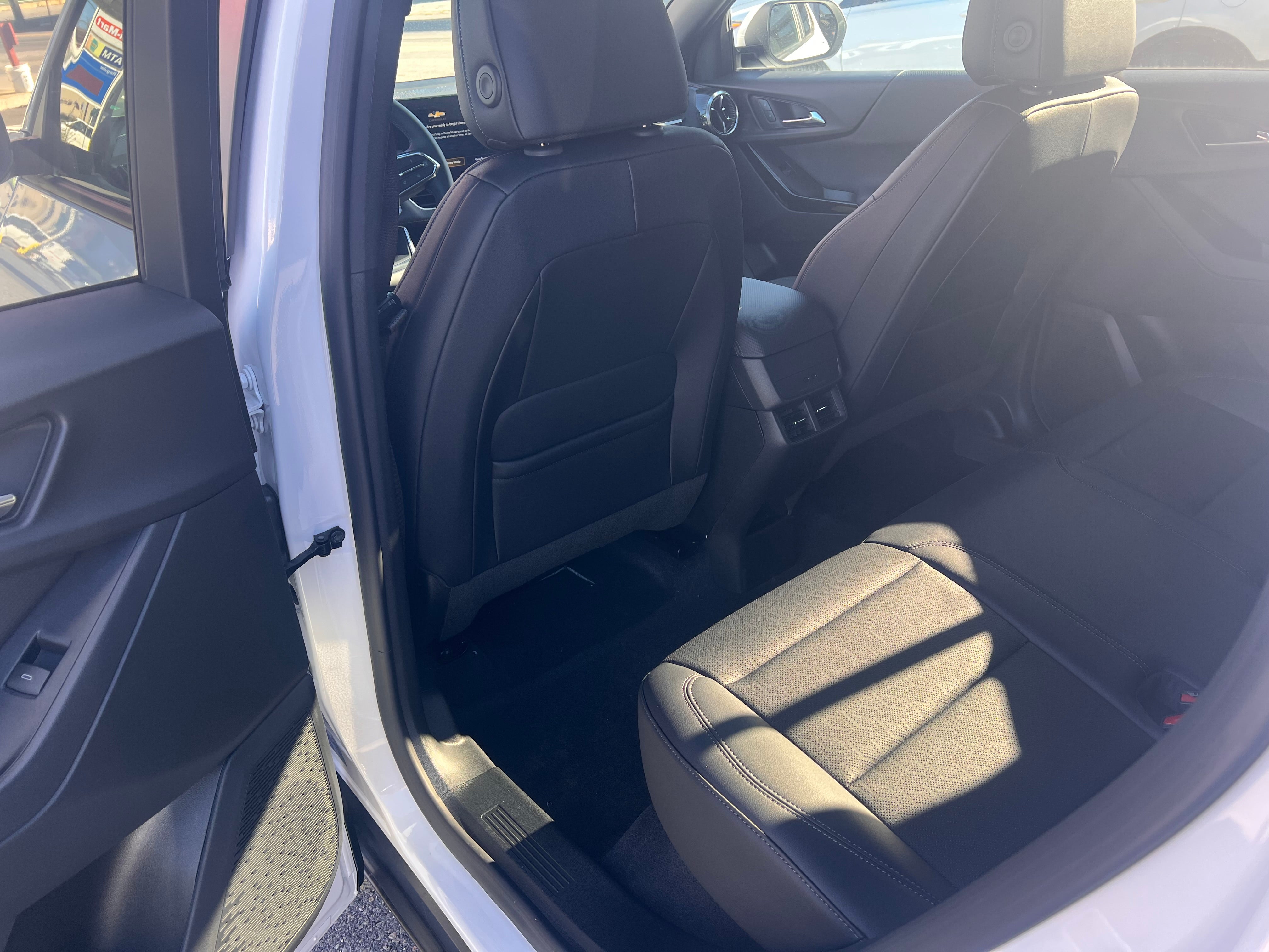 2027 Chevrolet Equinox LT - Photo 14