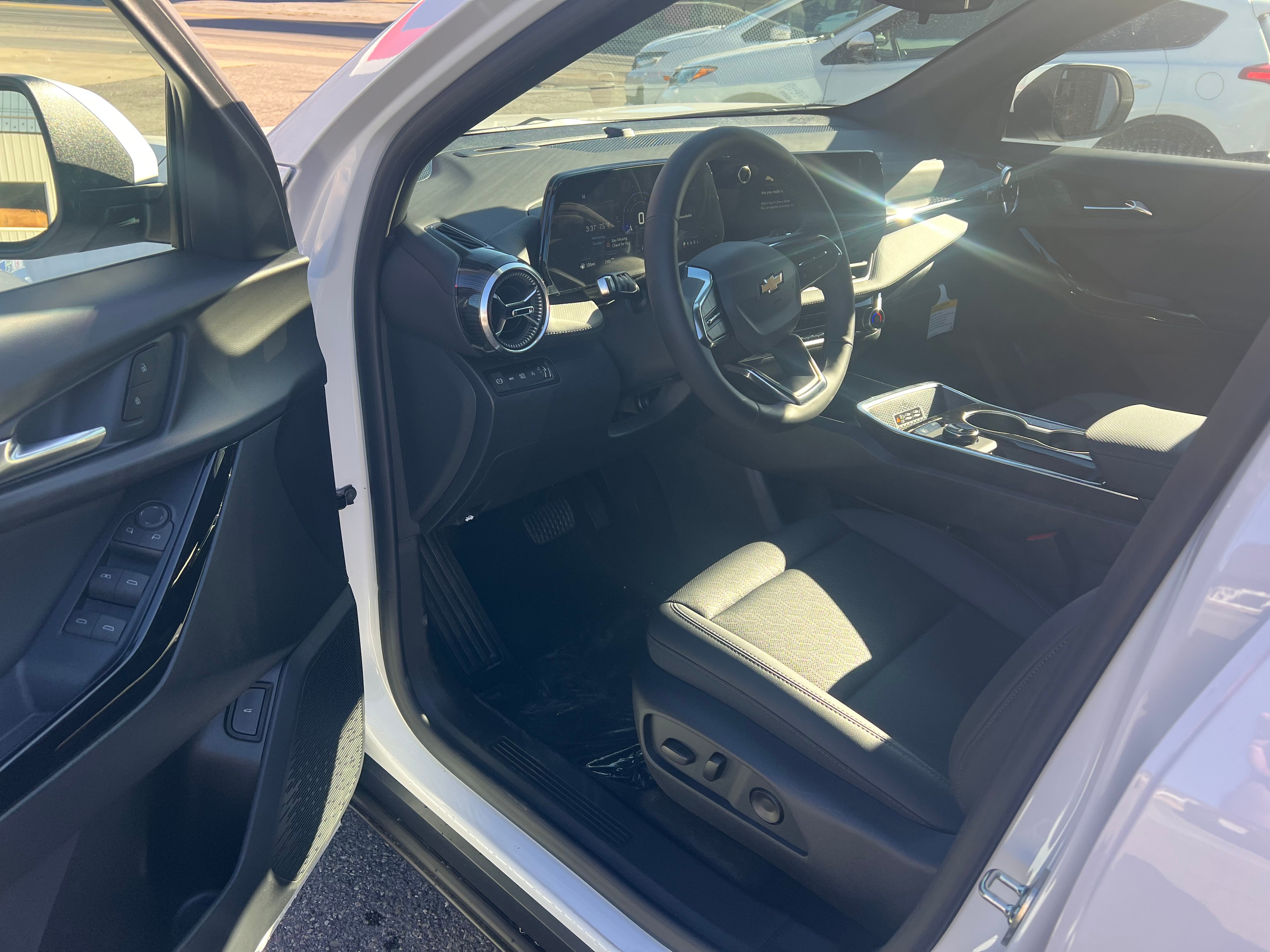 2027 Chevrolet Equinox LT - Photo 18